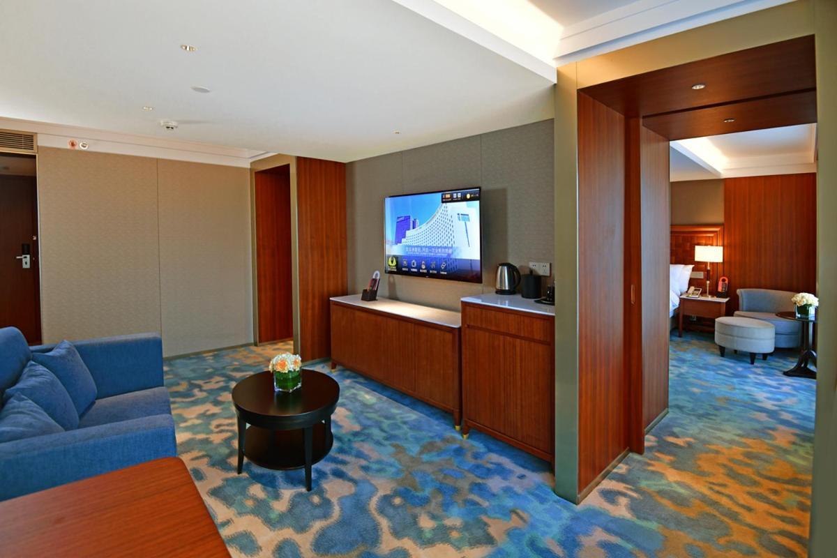 Hotel V-continent Wuzhou 5*